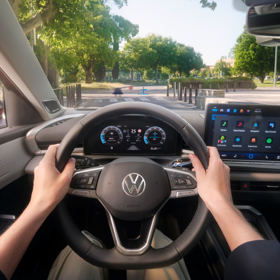 Blick auf das HUD im VW T-Roc Style.