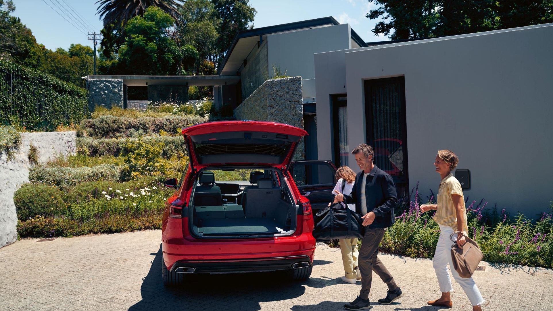 Familie lädt den Touareg ein