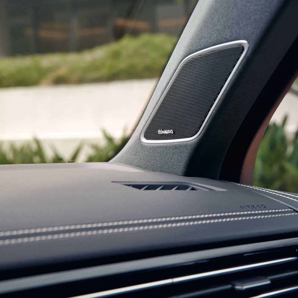 Detailansicht des optionalen DYNAUDIO Confidence Soundsystems im Touareg Elegance eHybrid.