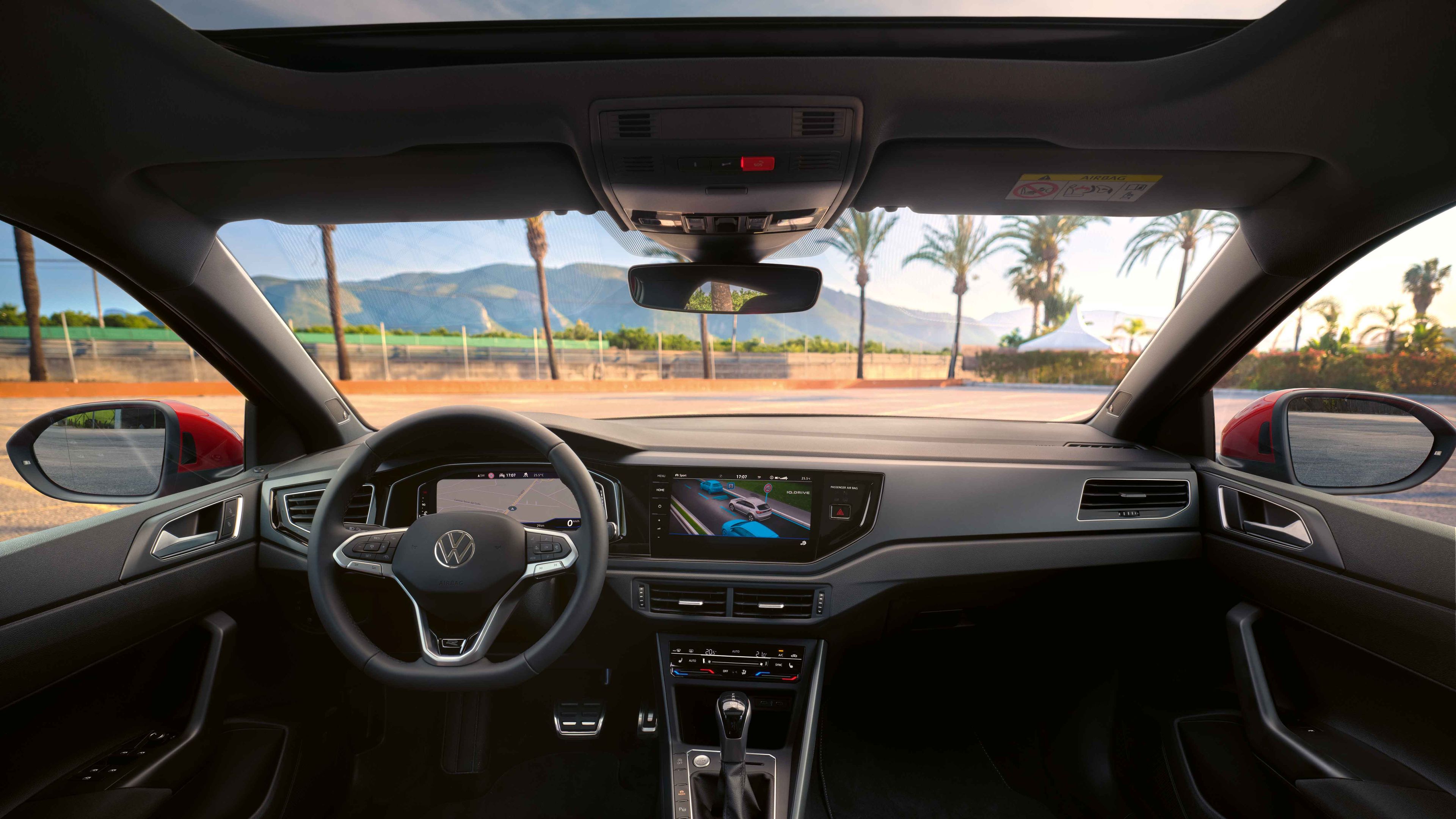 VW Taigo Interieur: Ansicht des kompletten Cockpits und der Vordersitze