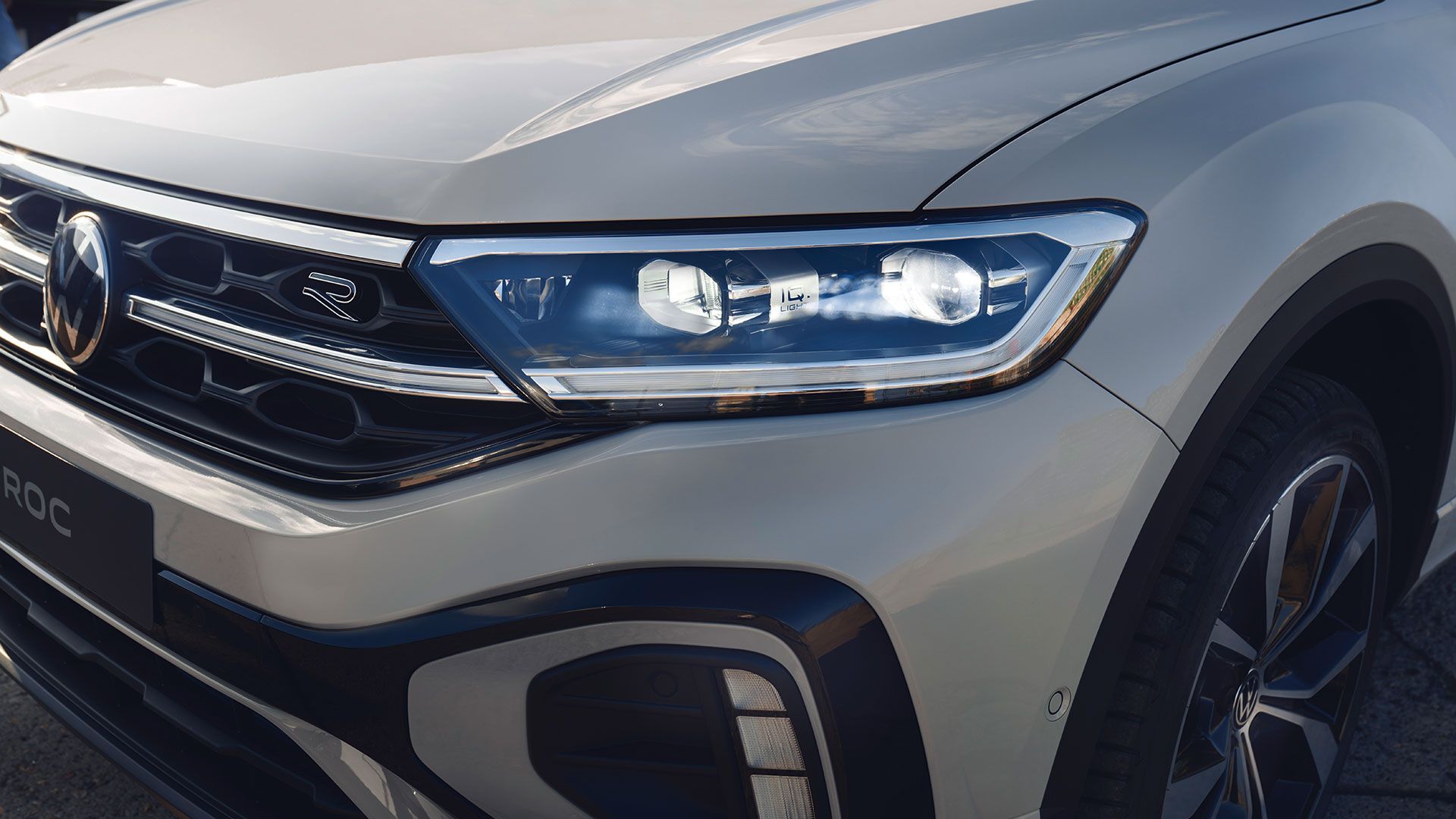 VW T-Roc R-Line Front in Weiß, Detailansicht des IQ.LIGHT
