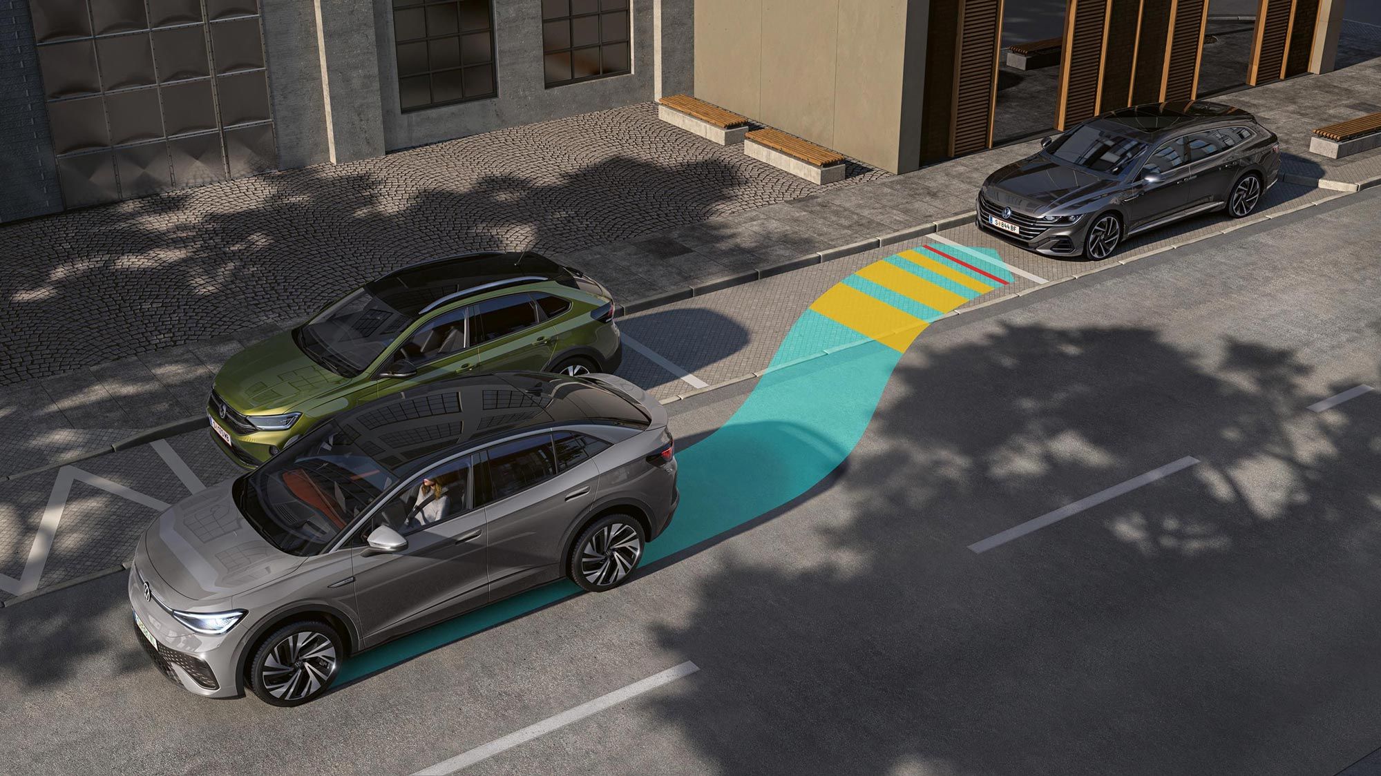Illustration zeigt schematisch anhand eines VW ID.5 die Funktionsweise des Park Assist Plus.