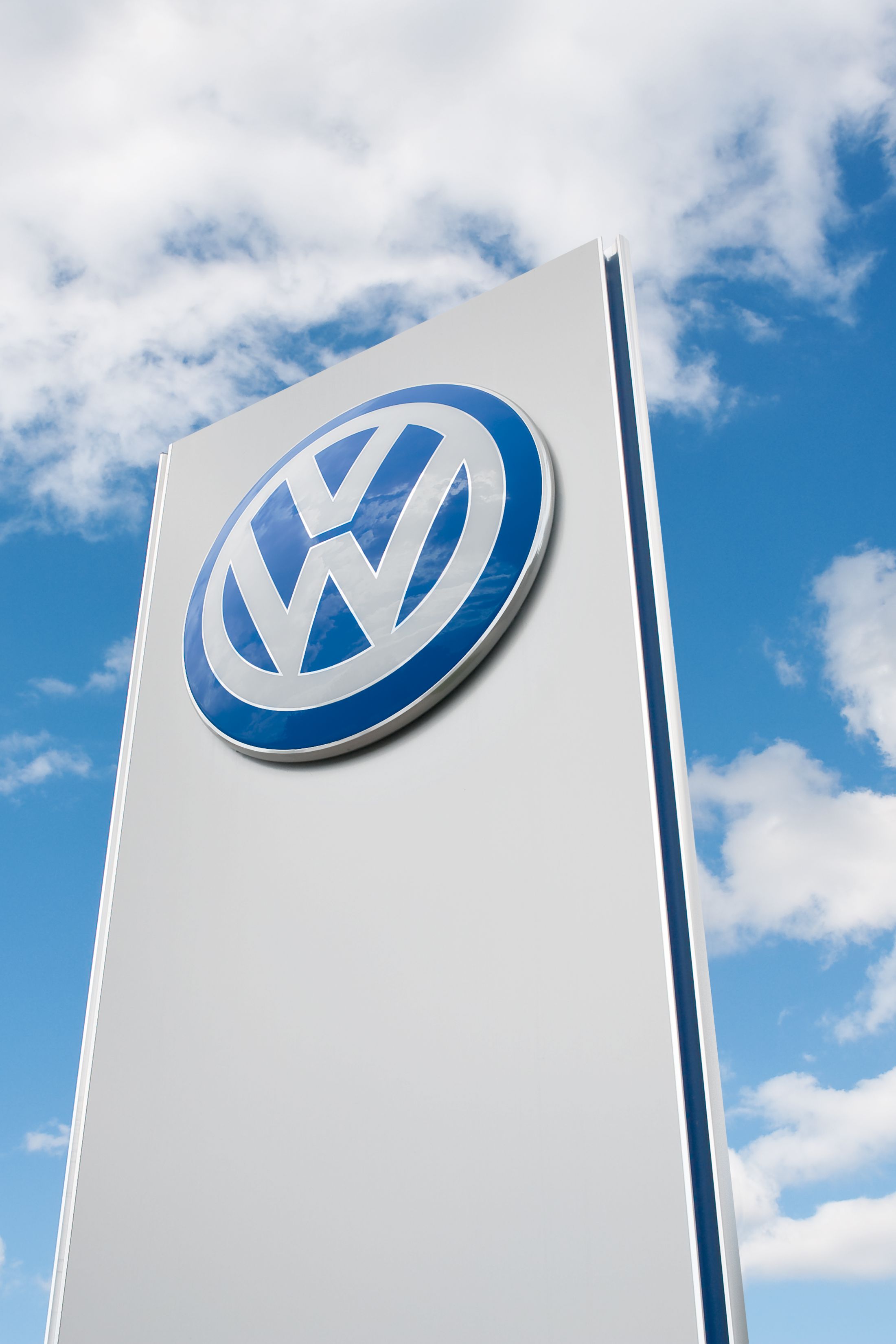 vw säule zeichen markenzeichen himmel wolken