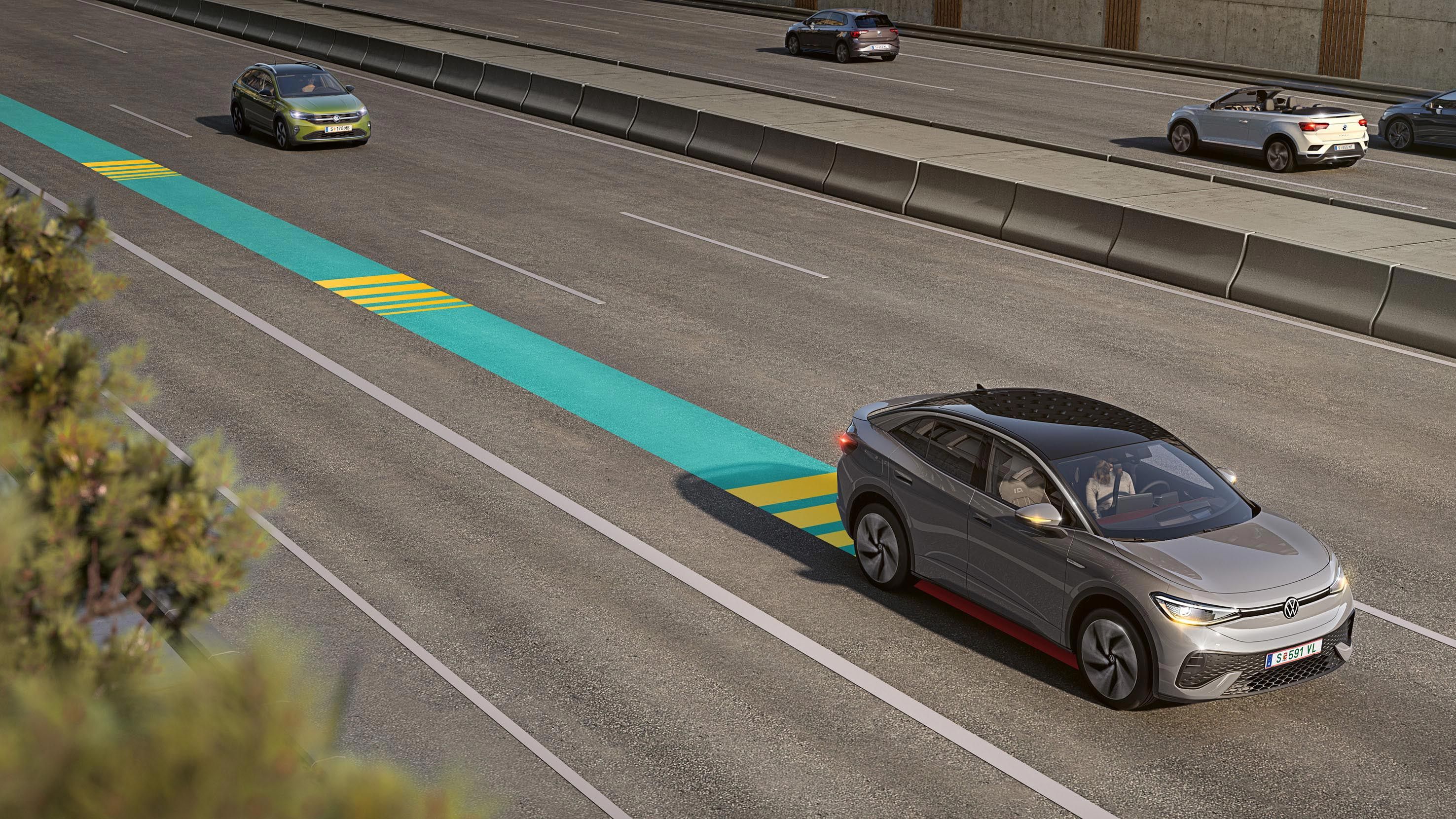 Illustration zeigt schematisch anhand eines VW ID.5 die Funktionsweise des Emergency Assist. 