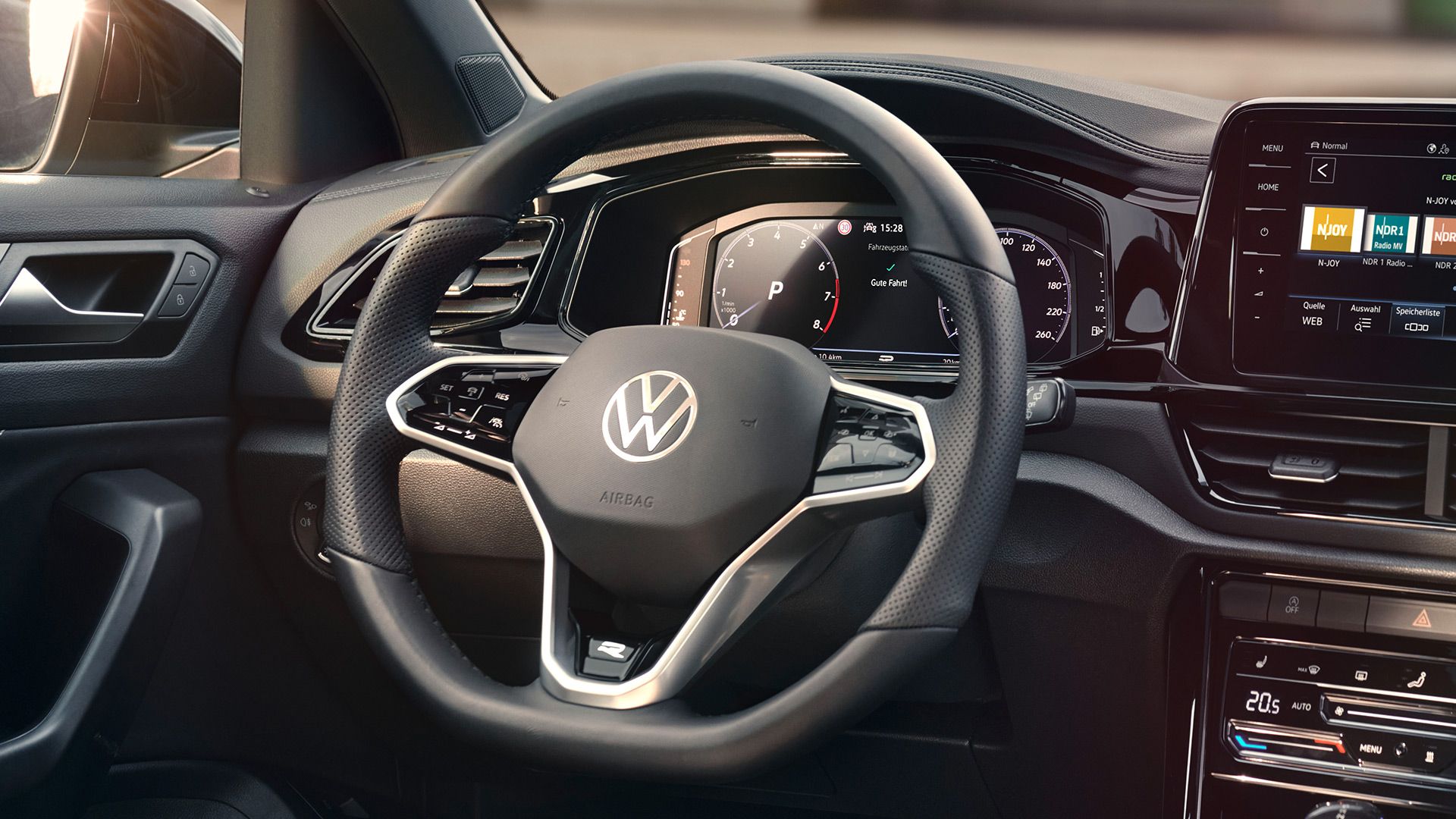 VW T-Roc Interieur, Detailansicht des Multifunktionslenkrads