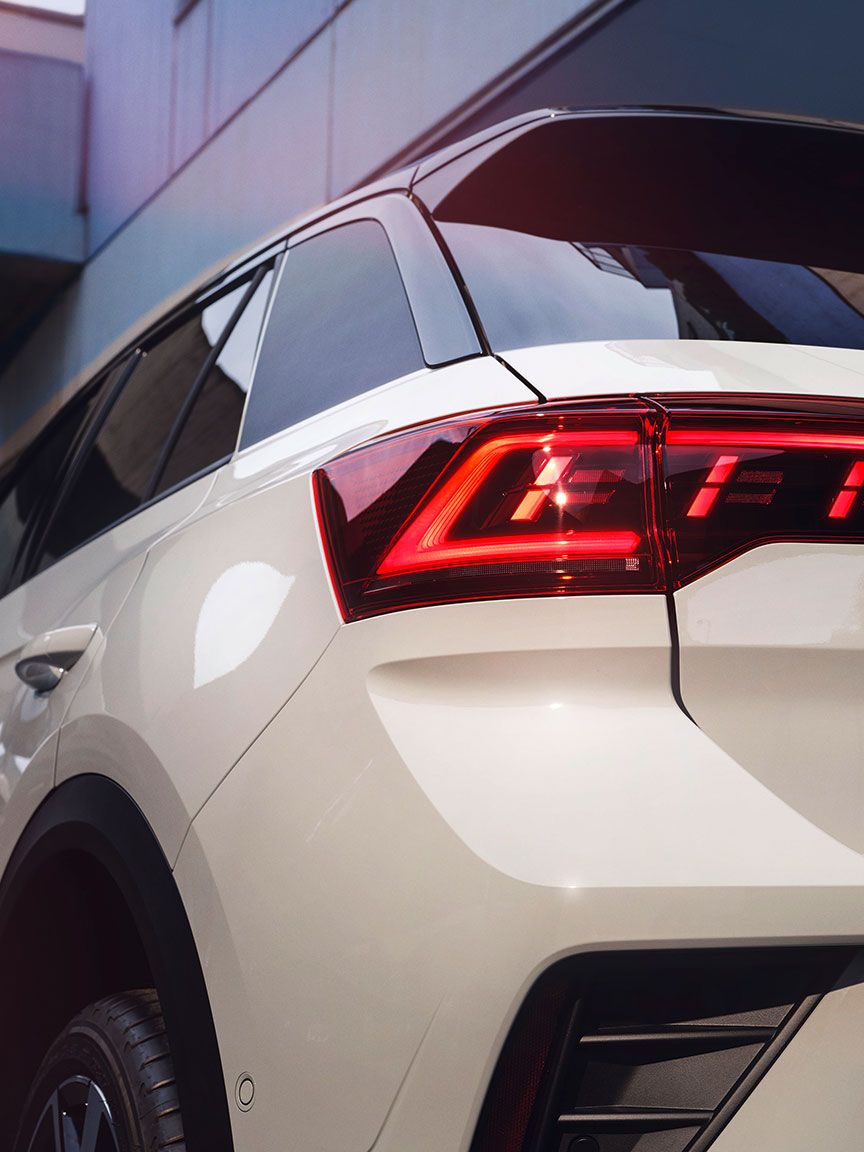 VW T-Roc R-Line in Weiß, Blick auf Heck