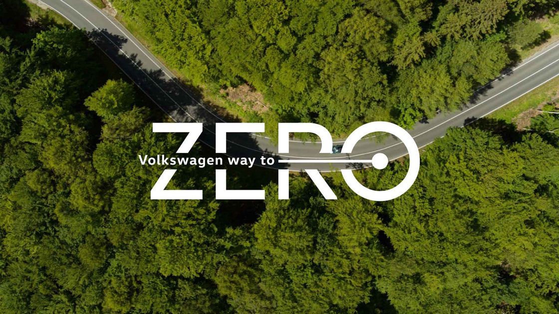 Der VW ID.3 vor einem Feld