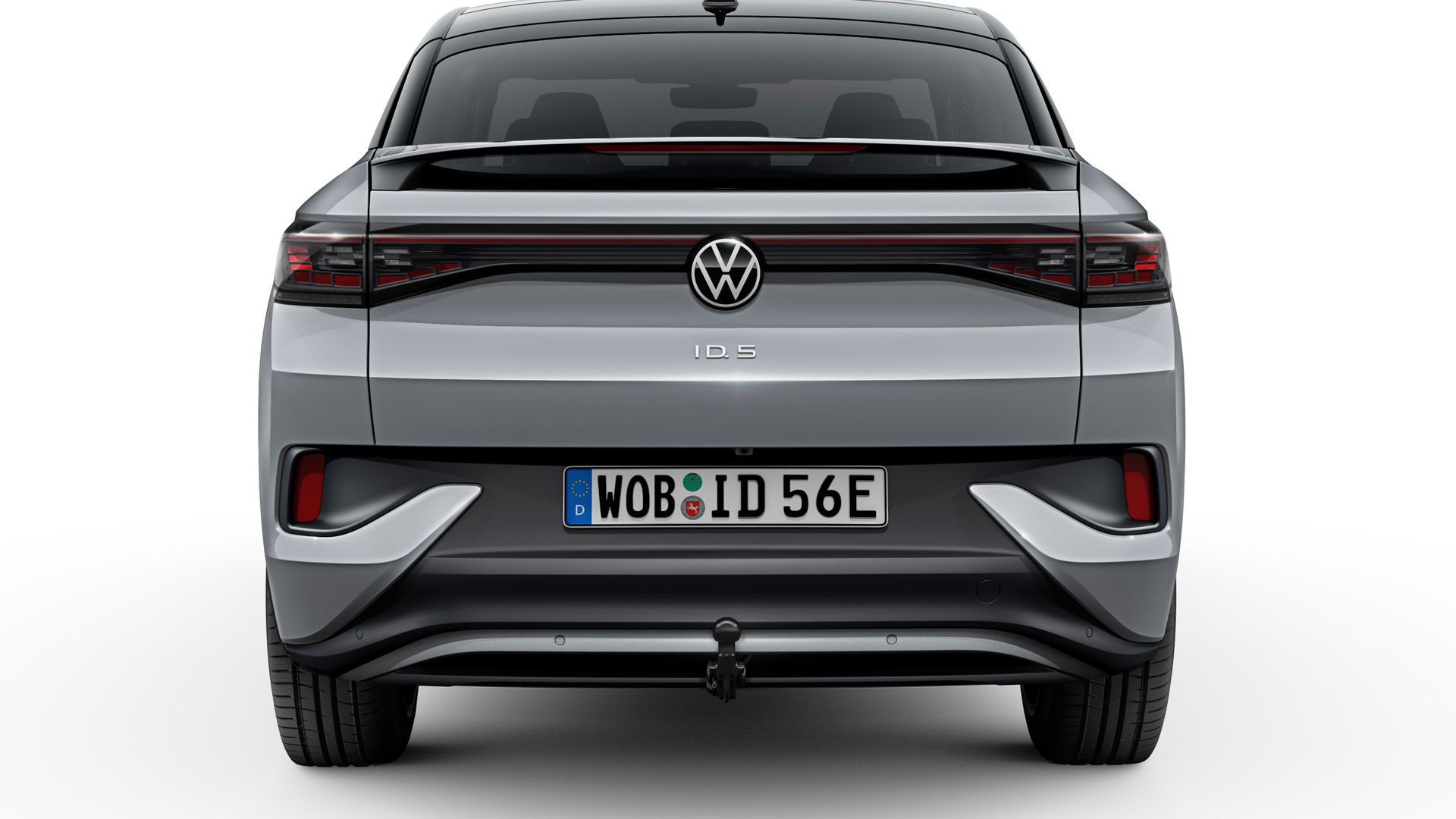 Heckansicht des VW ID.5 mit ausgeschwenkter Anhängevorrichtung.